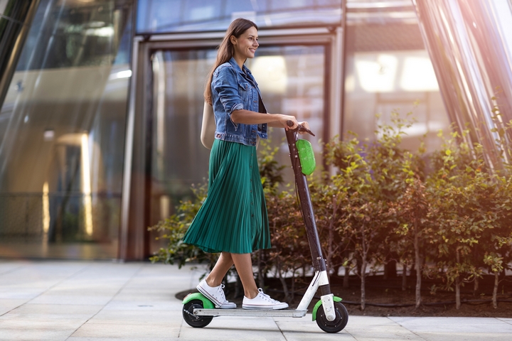 8 Electric Scooter Safety Tips for Women