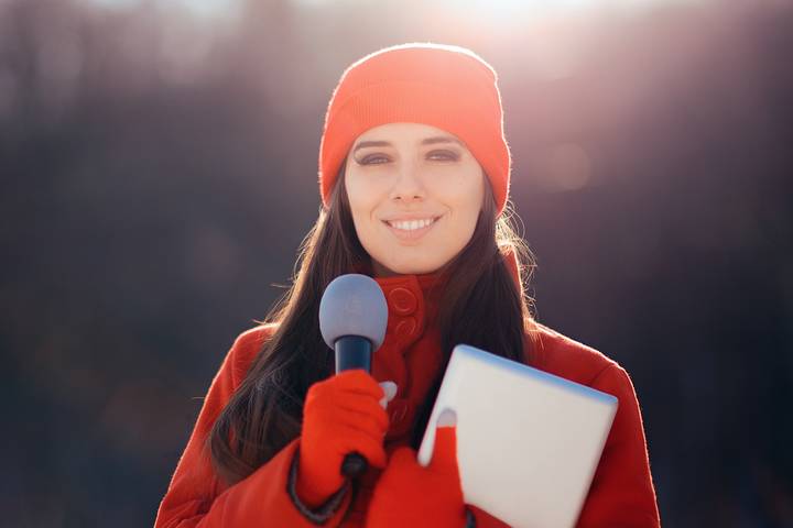 Learn about the hottest weather women from around the world. Discover these talented and beautiful female reporters who deliver meteorology news.