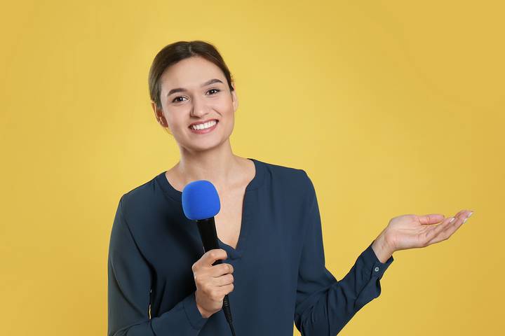 Explore a list of the most famous female talk show hosts. Discover their careers, influential interviews, and inspiring life stories.